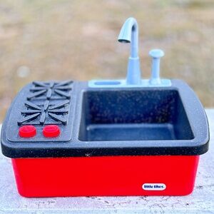 Little Tikes Toy Kitchen Sink and Stove